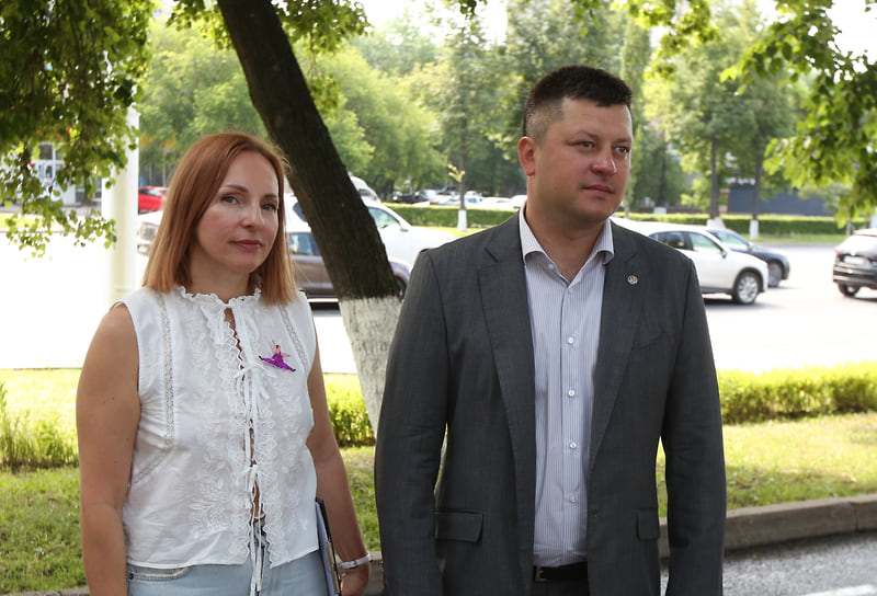 Ратмир Мавлиев: «Наша задача — создавать в Уфе как можно больше таких пространств. Мы с центром «Артерия» уже третий год реализуем проект «Аллея горожан». Начиналось все с озеленения проспекта Октября, где высадили и продолжаем высаживать крупномерные липы. Если каждый предприниматель или собственник объектов будет инвестировать в город, то здесь совсем другое настроение будет. Поэтому мы таких бизнесменов всегда поддерживаем»