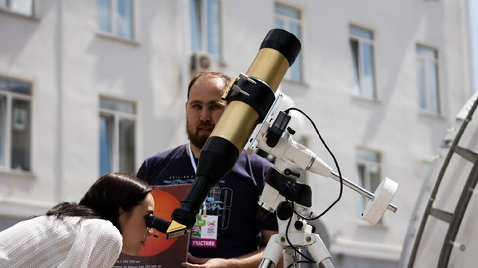 Наблюдение через телескоп