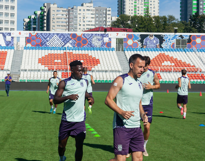 Команду в числе прочих пополнил 19-летний полузащитник из Нигерии Уильямс Чимези