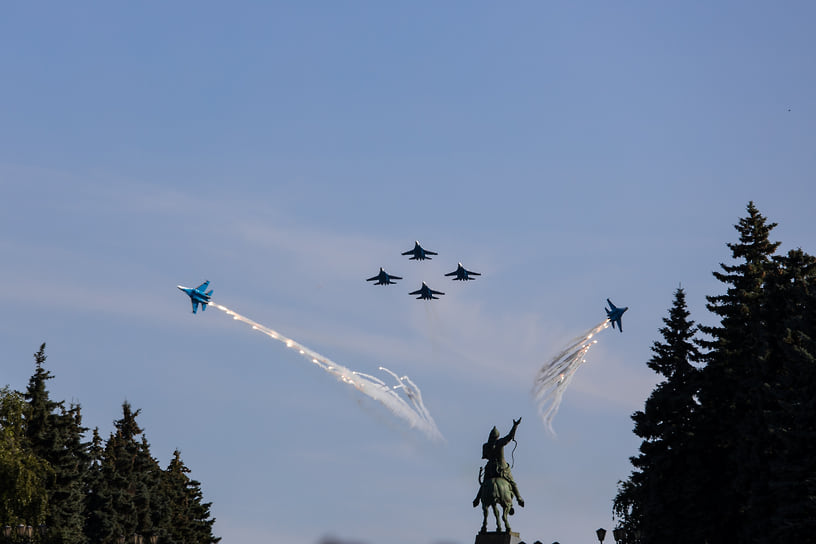 Представление «Русских Витязей» в Уфе состоялось в небе над амфитеатром за Конгресс-холлом «Торатау»