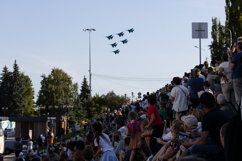 «Русские Витязи» – пилотажная группа Воздушно-космических сил России, основанная в 1991 году