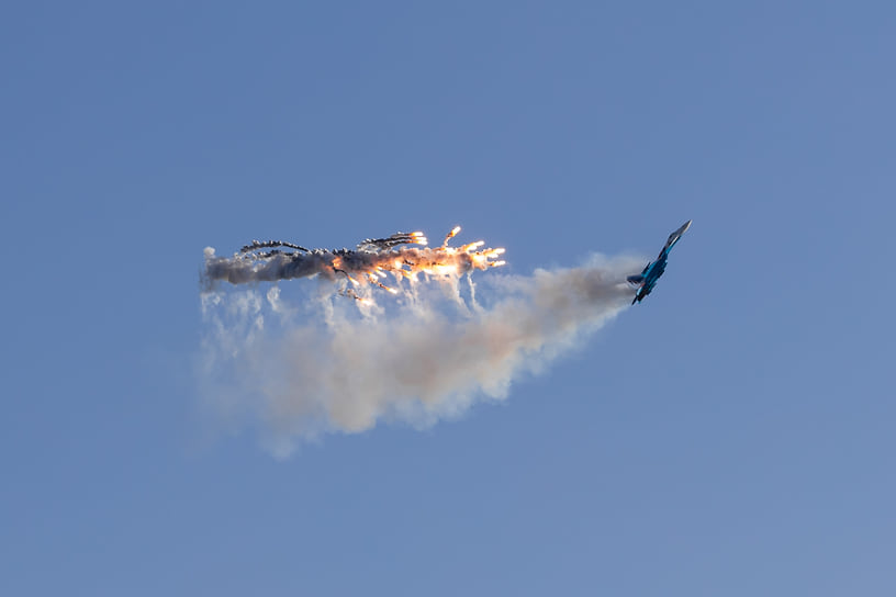 Су-35С – это сверхманевренные истребители поколения 4++, способные демонстрировать фигуры высшего пилотажа при практически нулевой скорости