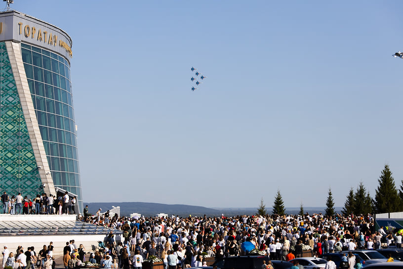 В этом году на выступление «Витязей» пришли тысячи уфимцев и гостей столицы. Зрители заполнили весь амфитеатр
