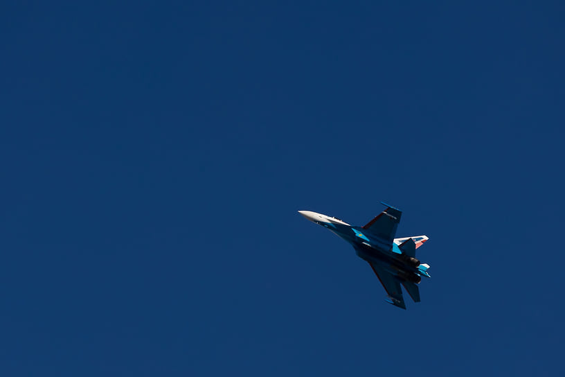 Самолёты способны развить скорость в воздухе до 2,5 тысяч км/ч, у земли — до 1,4 тысяч км/ч