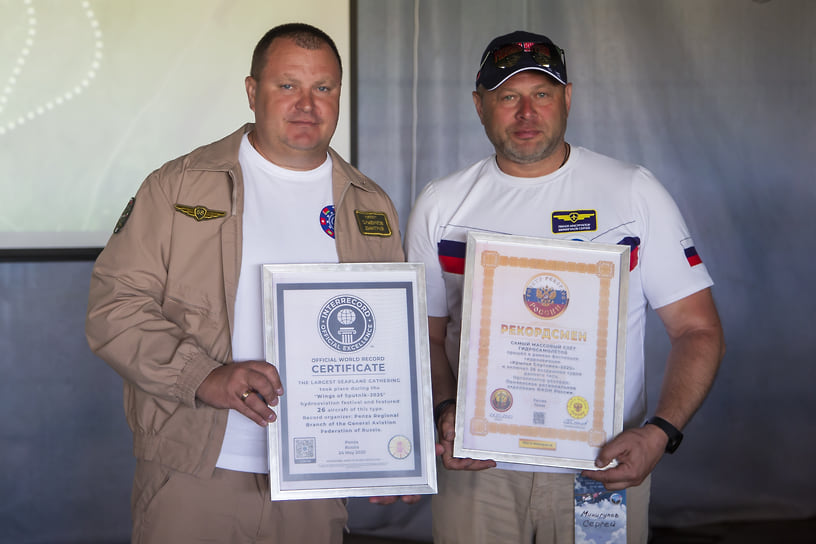 Руководитель аэродромного комплекса «Первушино» Сергей Минигулов (справа)