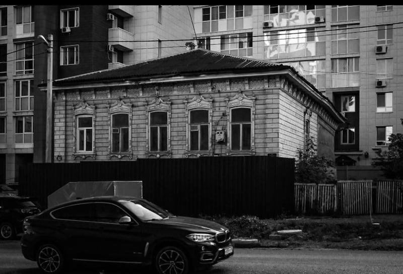 На контрасте