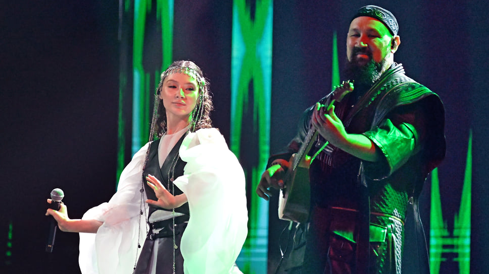 Музыканты фолк-группы Ay Yola Адель Шайхитдинова (слева) и Руслан Шайхитдинов