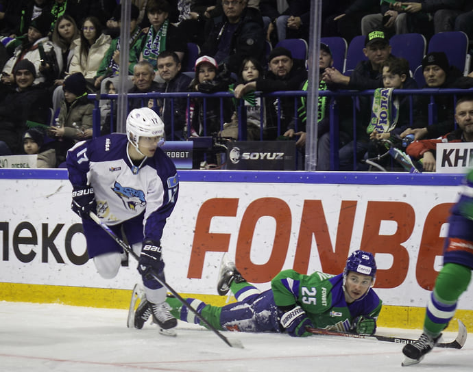 Матч начался с преимущества астанинцев, к середине первого периода счет был 0:2 в пользу гостей