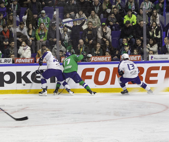 «Салават Юлаев» — «Барыс», борьба у борта