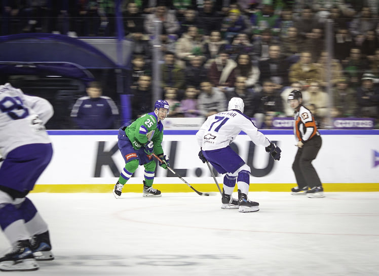 Также голы на счету Александр Хохлачева (с шайбой) и Девина Броссо