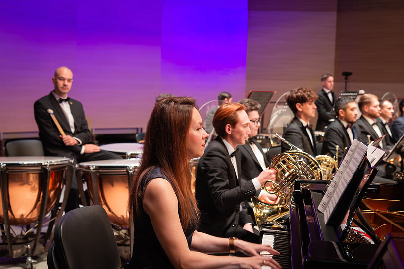 Также оркестр представил две сюиты Арама Хачатуряна — к пьесе «Маскарад» по одноименной драме Михаила Лермонтова и к авторскому балету «Гаянэ»