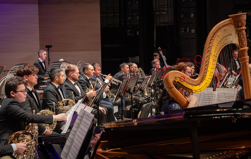 Перед уфимскими зрителями выступят народный артист России Владимир Овчинников, заслуженный артист России Александр Гиндин, народный артист Башкирии, гендиректор республиканского оркестра Артур Назиуллин, а также солистки Большого театра Ольга Селиверстова и Юлия Мазурова и солистка Новой оперы Полина Шмелева