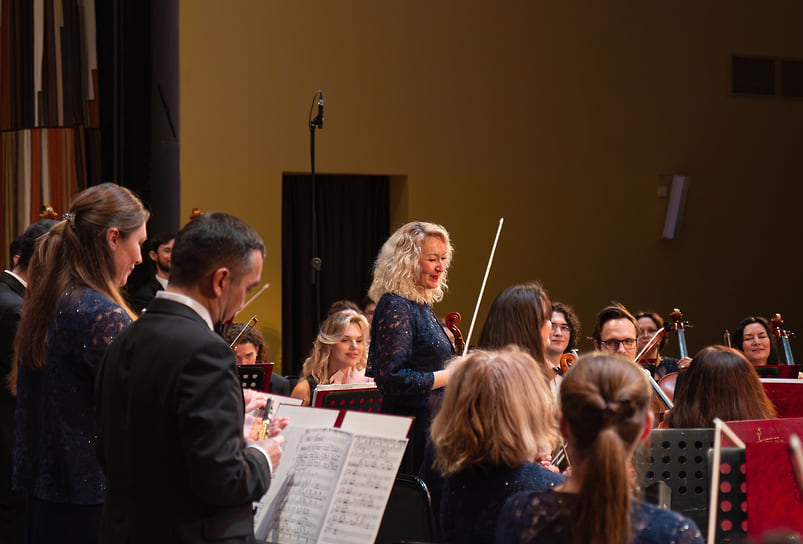 24 декабря — в день закрытия фестиваля — зрители смогут услышать концерт для скрипки с оркестром и симфоническую поэму «Финляндия» Яна Сибелиуса, а также Симфонию №2, «Одну ночь в Лиссабоне» и «Арагонскую хоту» Камиля Сен-Санса