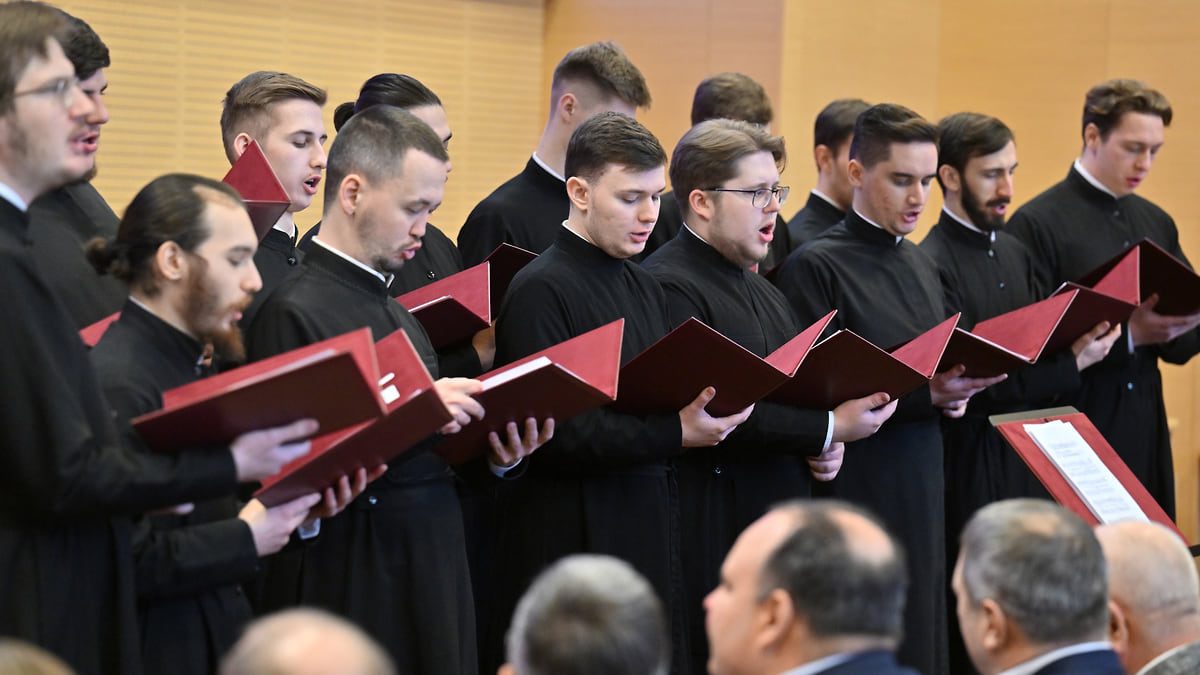 Хор Сретенского монастыря, «Корсиканка», «Салават Юлаев» и «Шальная императрица»