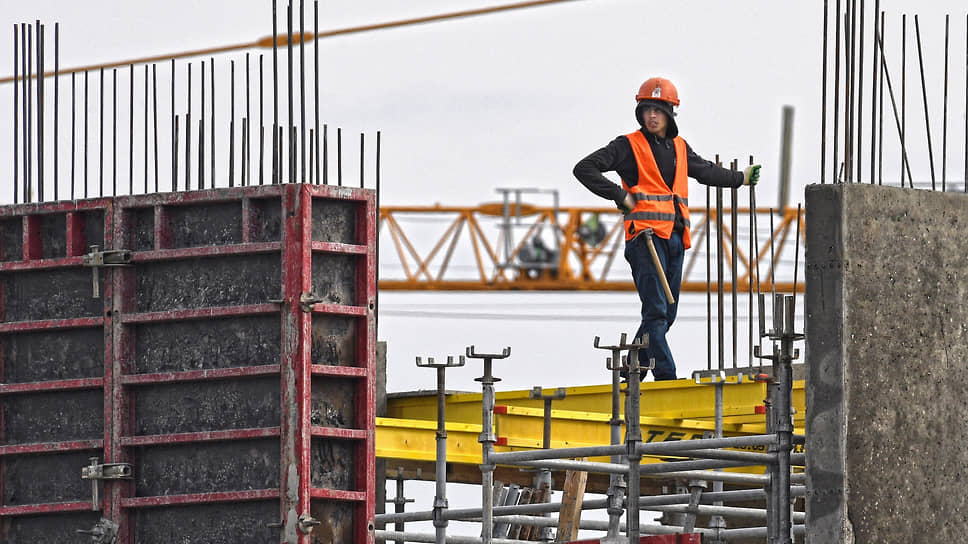 На стройках Башкирии испытывают дефицит кадров: не хватает около 20 тыс. работников