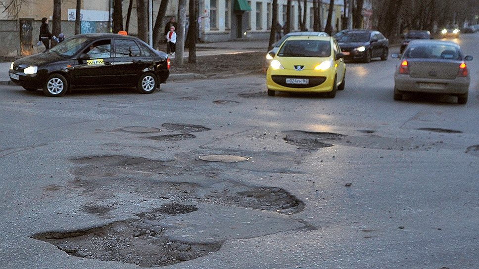 Руководство Росавтодора пообещало, что будет настаивать на увеличении акцизов на бензин, поступления от которых идут в том числе на ремонт дорог 