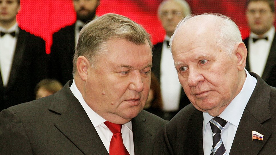 Егор Строев (справа) обеспечил себе и своему приемнику прекрасную законодательную базу