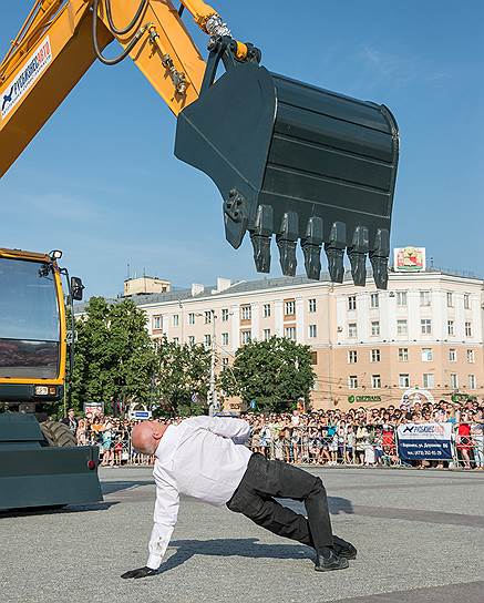 «Танец человека и экскаватора» французского хореографа-экспериментатора Доминика Буавэна