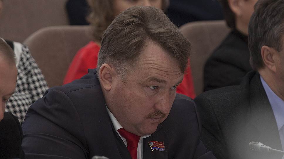 Виталий Рыбаков (второй слева) как представитель орловской элиты попробует составить конкуренцию Вадиму Потомскому на выборах губернатора