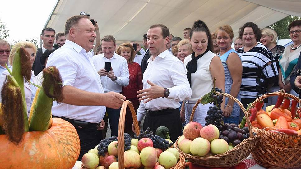 По словам господина Медведева, он приехал в «Химфарм», чтобы обсудить «те проблемы, которые волнуют в нашей стране практически 60 млн человек»