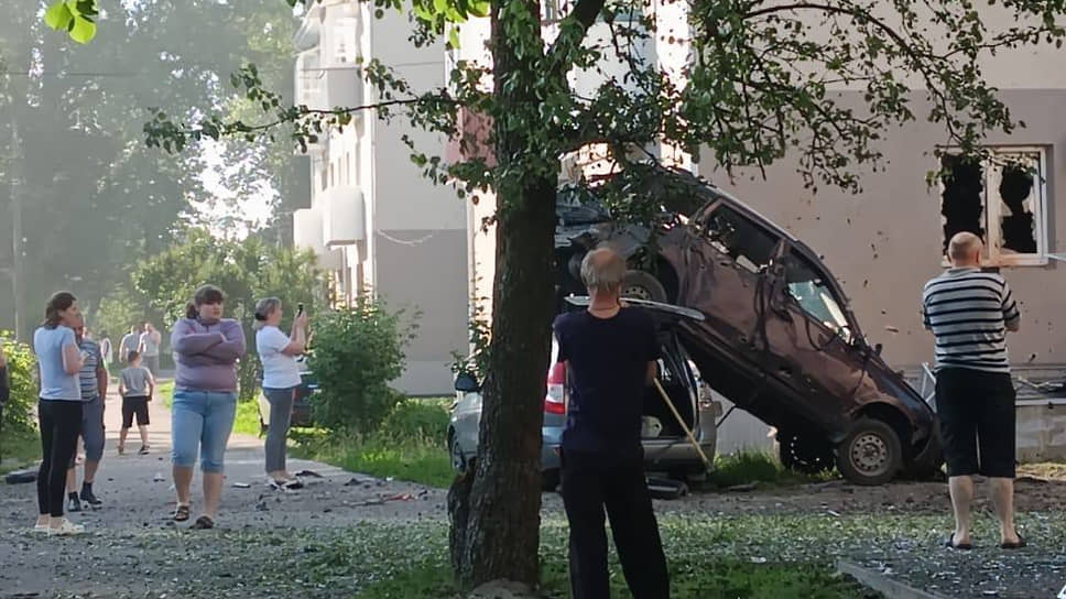 При вчерашнем обстреле Валуек в Белгородской области взрывной волной перевернуло автомобиль