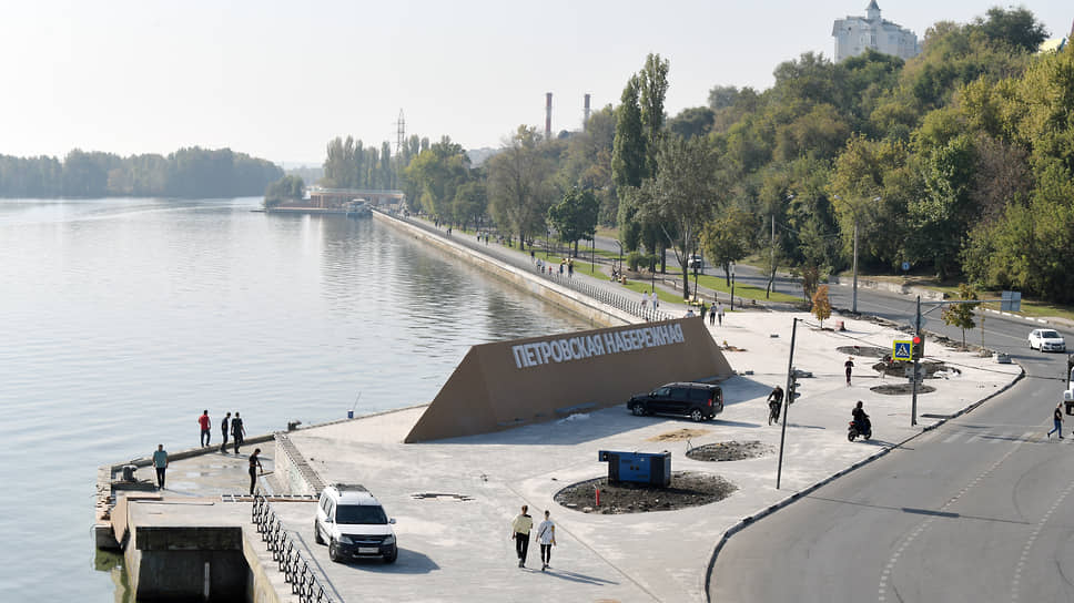 Реконструкция Петровской набережной ведется уже несколько лет