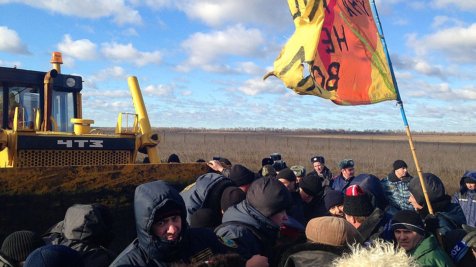 На Еланском медно-никелевом рудопроявлении в Новохоперском районе Воронежской области 18 октября 2013 года возобновлены геологоразведочные работы. В поле выведена одна буровая вышка, готовая приступить к работе.