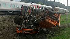 В Белгородской области «КамАЗ» со щебнем столкнулся с пассажирским поездом