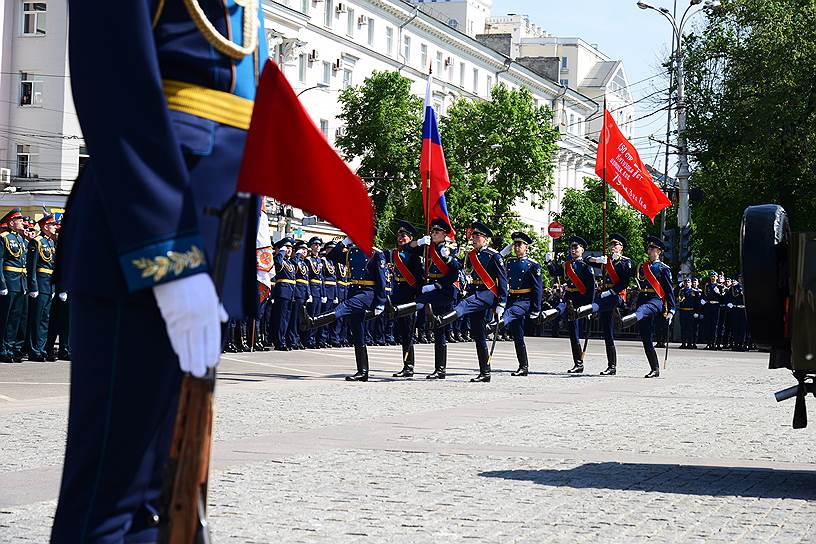 Знаменная группа состояла из курсантов Военно-воздушной академии