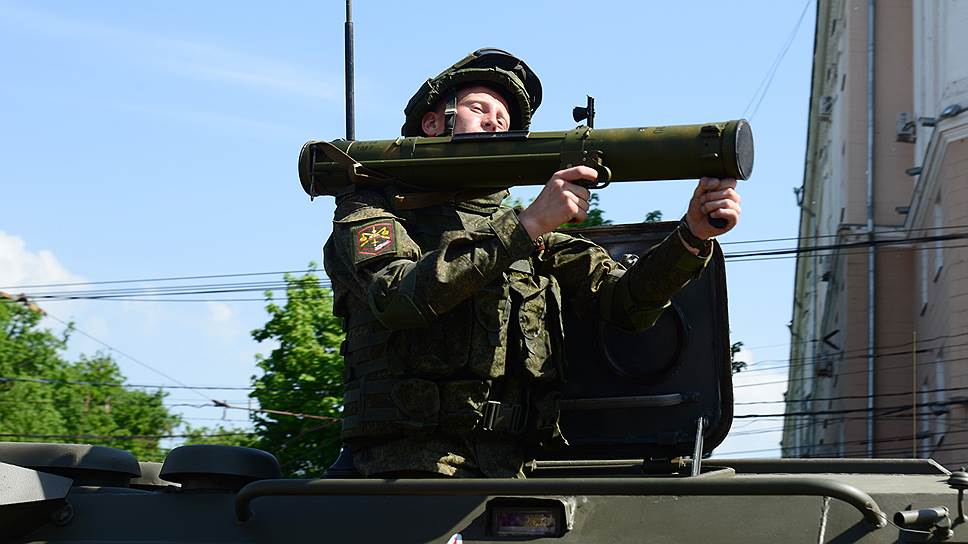 Военный парад, посвященный 73-й годовщине Победы в Великой Отечественной войне, на площади Ленина в Воронеже