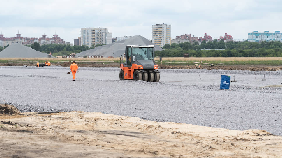 На фото: реконструкция взлетно-посадочной полосы ВАСО