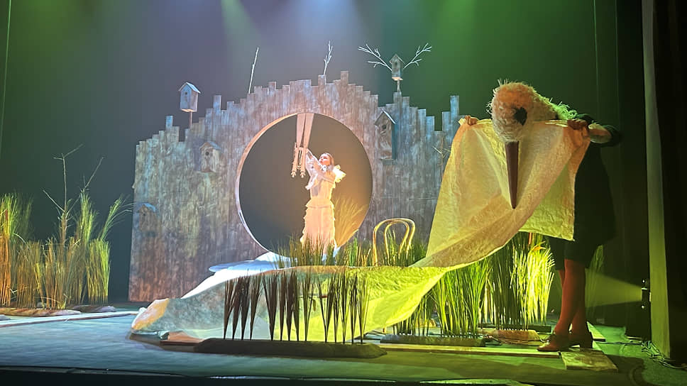 Фото со спектакля «Дочь болотного короля», открывавшего «Маршак» в этом году