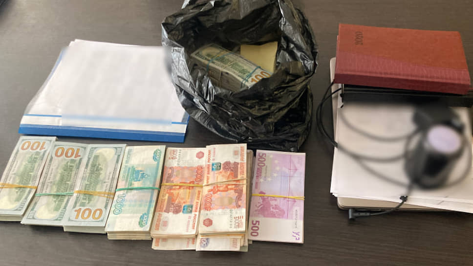 Фото с обысков по делу о хищении 14,7 млн руб. сотрудниками тамбовского «Завком-Инжиниринг» и ТГТУ