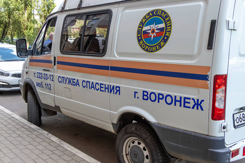 Как уточнил позднее губернатор, всего в результате ночной атаки на Воронеж пострадали четыре человека. Четвертый пострадавший от госпитализации отказался
