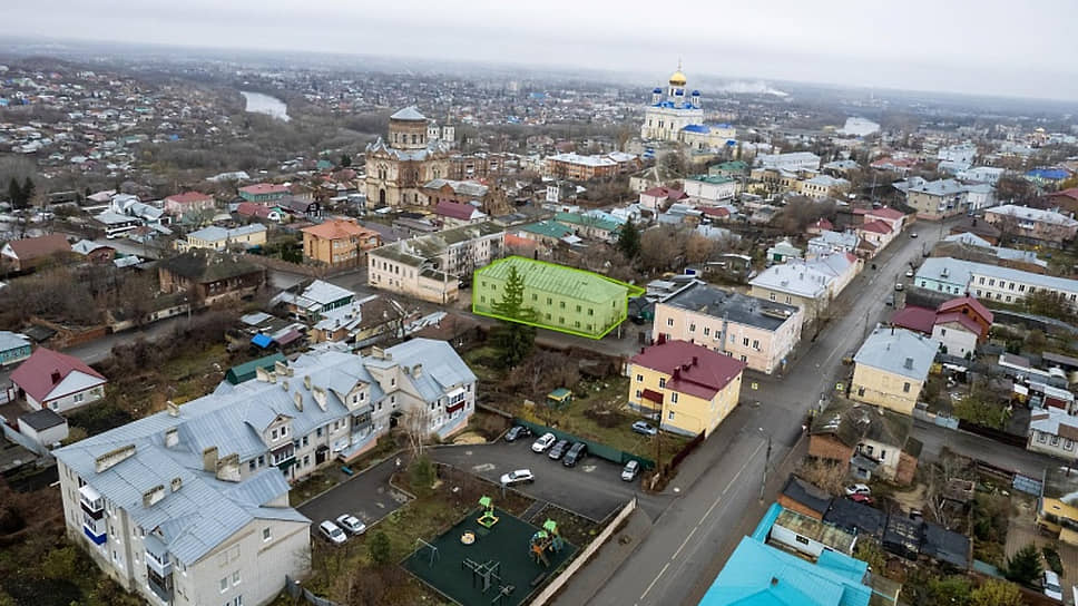 Выставленное на продажу здание на улице 9 Декабря