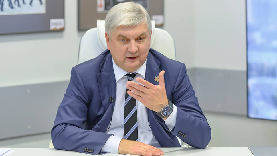 Губернатор Воронежской области Александр Гусев во время прямого эфира в соцсетях облправительства 19 августа