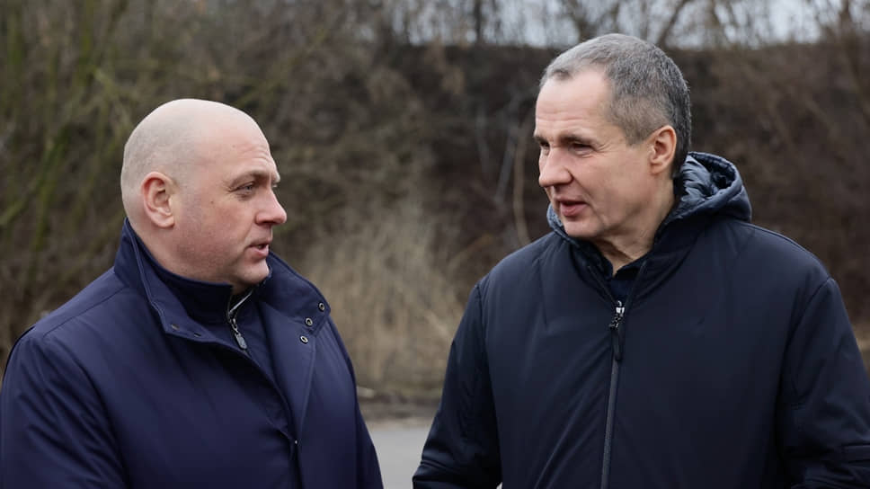 Анатолий Климов (слева) и Вячеслав Гладков (справа) во время рабочего визита губернатора в Ракитянский район