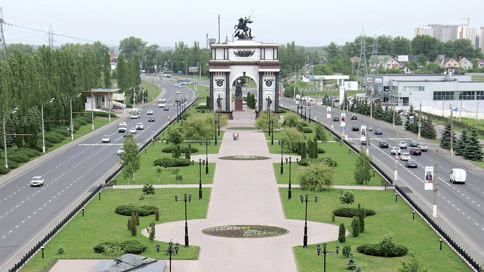 Арка в Курске на улице Карла Маркса