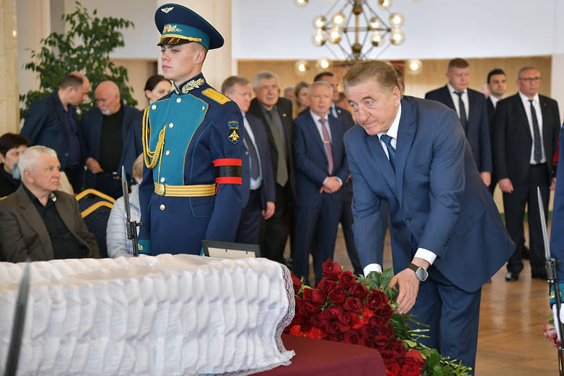 Сенатор Сергей Лукин (справа) в этот раз решил остаться в депутатском корпусе Воронежской областной думы