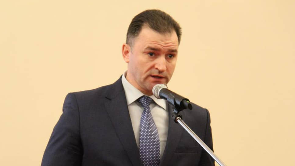 Владимир Негин сменил на посту главы горсовета Василия Новикова