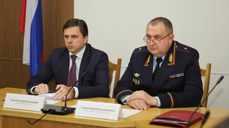 Андрей Токарев (справа)