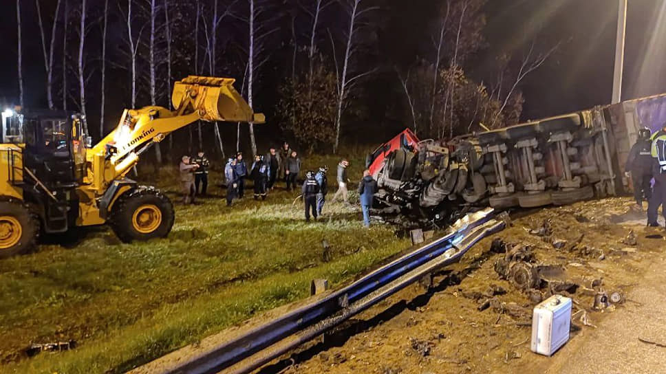 Последствия аварии в Орловской области, в которой погибли шесть человек