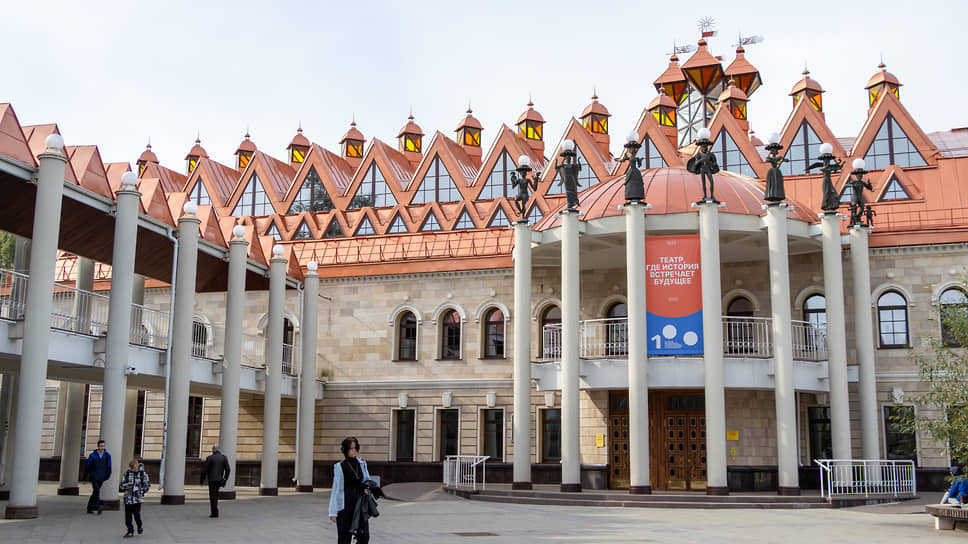 Воронежский государственный театр кукол имени Вольховского, расположен на проспекте Революции в облцентре