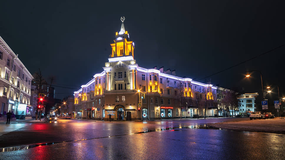 Вечерний Воронеж. Праздничная иллюминация на улице Театральная