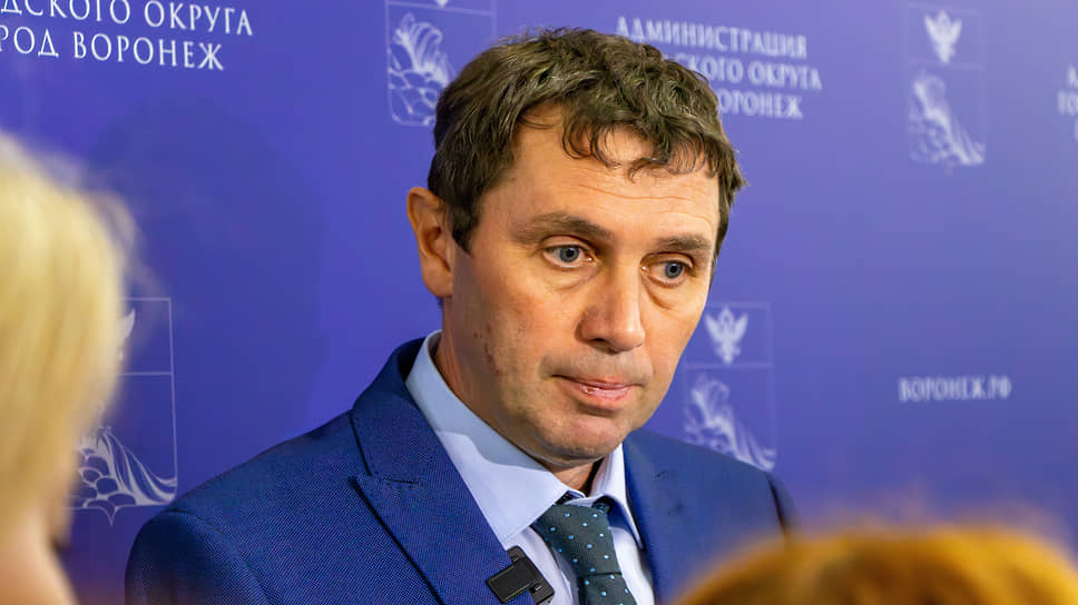 Второе место занял мэр Воронежа Сергей Петрин