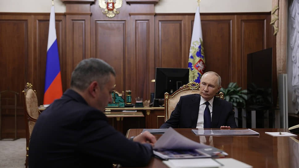 Александр Хинштейн (слева) на рабочей встрече с Владимиром Путиным (справа)