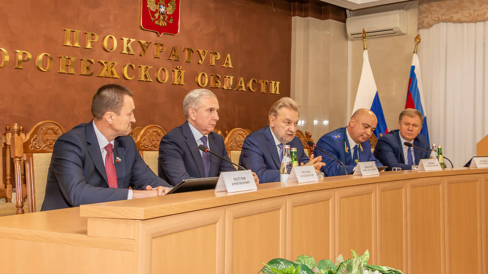Представление Валерия Войнова в должности прокурора Воронежской области в прокуратуре региона
