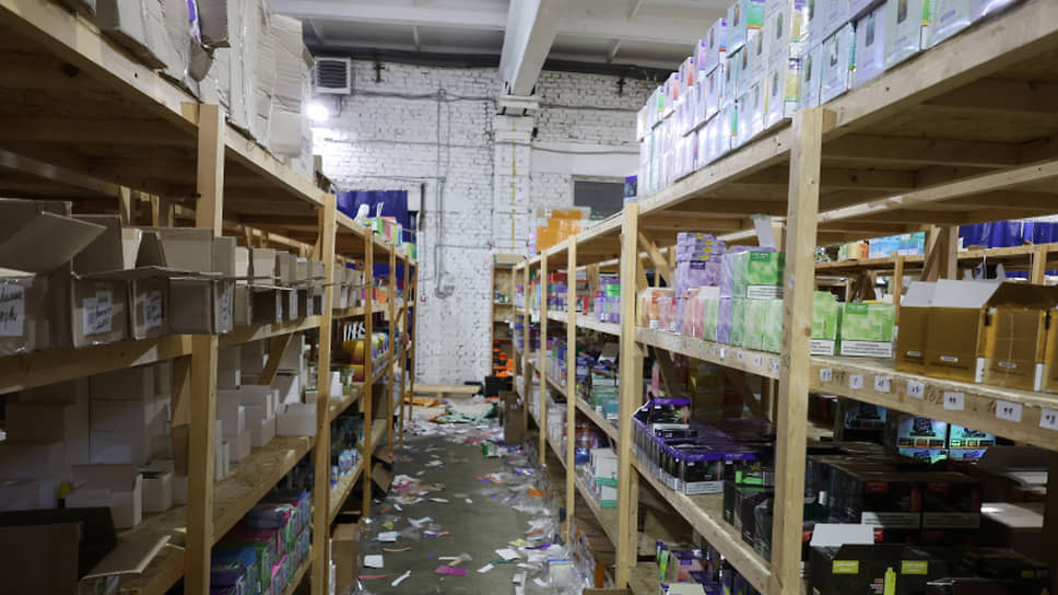 Склад немаркированных электронных сигарет в Тамбове