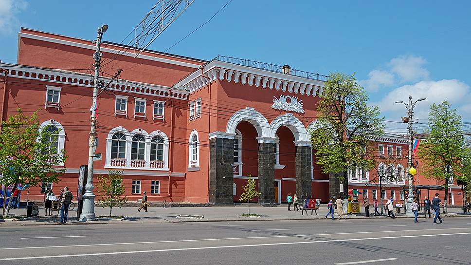 И даже — ненадолго — получил в свое распоряжение Дом офицеров