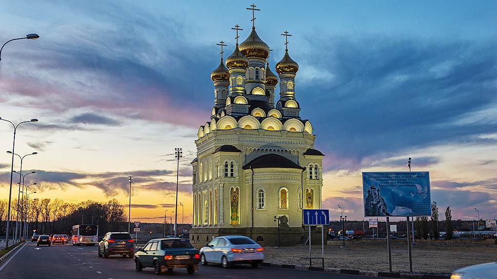 Церковь во имя святых благоверных князя Петра и княгини Февронии
Возводится с 2009 года, завершены общестроительные работы и ведется внутренняя отделка.